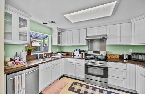 Lamanda Park Casa | 3-Bedroom Townhome In Fantastic Pasadena With Free WiFi, AC, 2-Car Garage