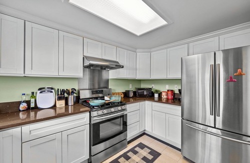 Lamanda Park Casa | 3-Bedroom Townhome In Fantastic Pasadena With Free WiFi, AC, 2-Car Garage
