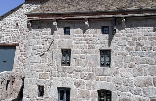 Chastel-Nouvel Casa | 5/6 person vacation rental in Le Coulagnet