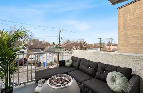 Sunnyside Casa | *Bow River Views* Spacious Downtown House with Stunning Bow River Views