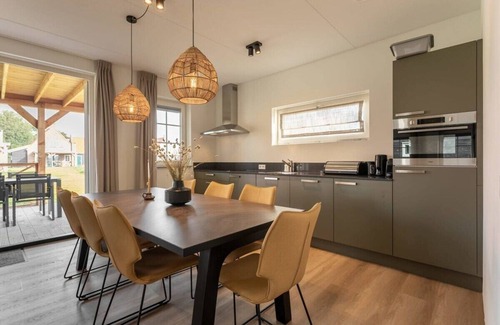 Ossenisse Casa | Corner house with polder views on Resort Knuitershoek | Knuitershoek 64