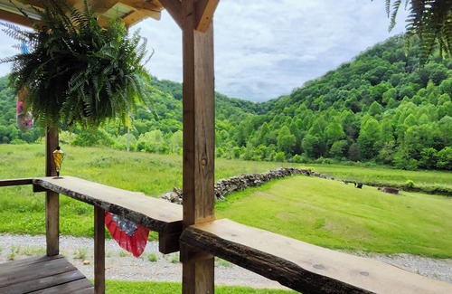 Smith Cabina | Cozy cabin in Sneedville Tennessee heart of the Appalachian Mountains.