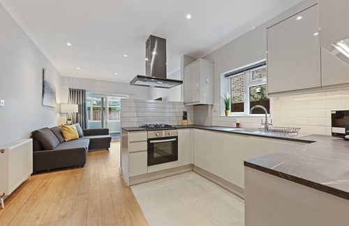 West Ealing Apartamento | Ealing W13 - Modern and Stylish Broughton 2Bed/2Bath GF Flat with Lovely Garden