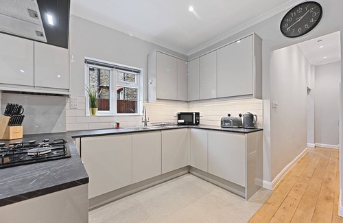 West Ealing Apartamento | Ealing W13 - Modern and Stylish Broughton 2Bed/2Bath GF Flat with Lovely Garden