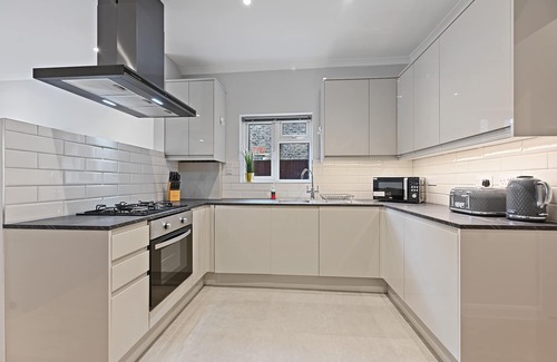 West Ealing Apartamento | Ealing W13 - Modern and Stylish Broughton 2Bed/2Bath GF Flat with Lovely Garden