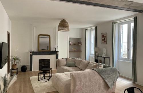 Aubenas Apartamento | Grand appart haussmannien au centre Aubenas