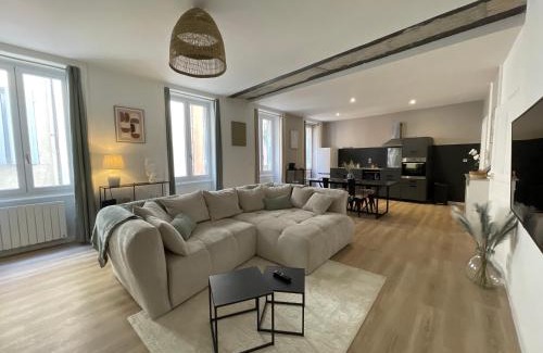 Aubenas Apartamento | Grand appart haussmannien au centre Aubenas