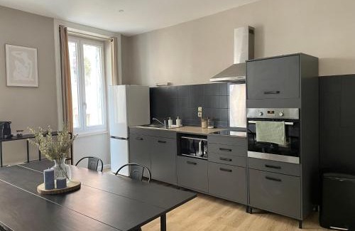 Aubenas Apartamento | Grand appart haussmannien au centre Aubenas