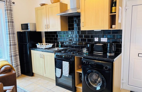 Blessington Condominio | One Bedroom Self-Contained Apartment. King or Twin Set Up