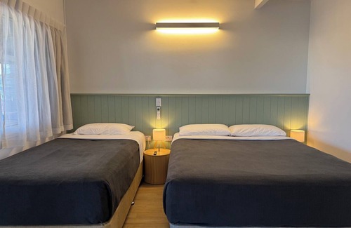 Bowen Hotel | Pearly Shell Motel