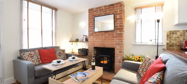 1 TAILORS COTTAGE, WOODBRIDGE, pet friendly in Woodbridge