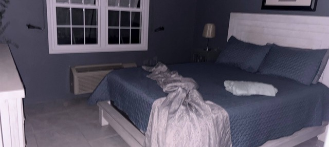 2-bedroom condo in Paget Parish ,AC comfort close to beach restaurants grocery