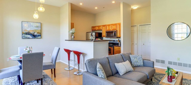 Michigan Townhome w/ Smart TV: 25 Mi to Detroit!