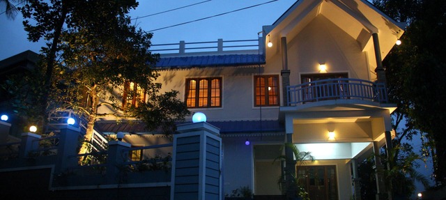 Villa de 4 dormitorios con balcón con vistas a la montaña