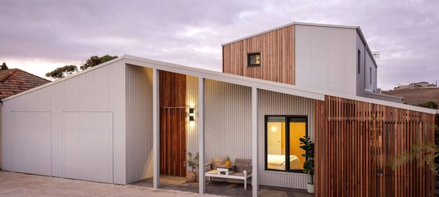 4BR Passive House, sleeps 8, 2.5kms from CBD/Beach