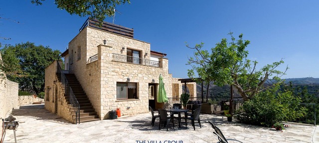 Villa de piedra de 6 dormitorios con piscina privada en Miliou