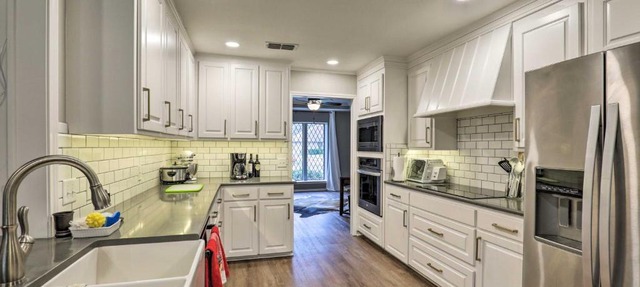 9 Mi to Magnolia Market Large Home in Waco!