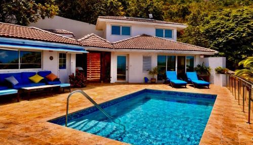 A Newly Renovated Luxury 4 Bed Villa