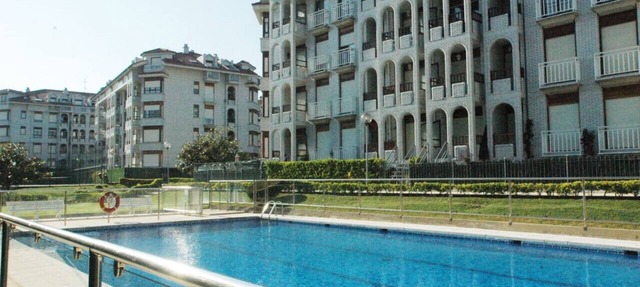 Apto céntrico con piscina - Residencial Cilla 6022