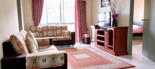 Azai Homestay dRoyal Lily - Musslem only