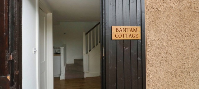 BANTAM COTTAGE, pet friendly, with a garden in Ottery St Mary
