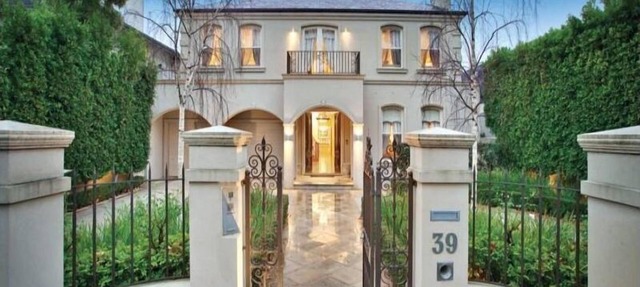 Beachside Family Home in Melbourne's Bayside Brighton.