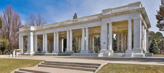 Beautiful bedroom with private bathroom in the heart of Denver