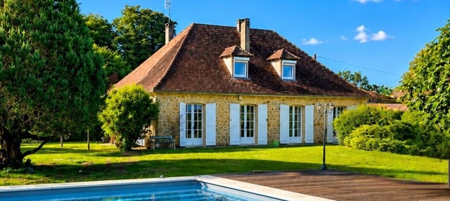 Beautiful riverside home on the Dordogne River