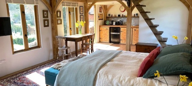 Boutique Barn in Surrey Hills