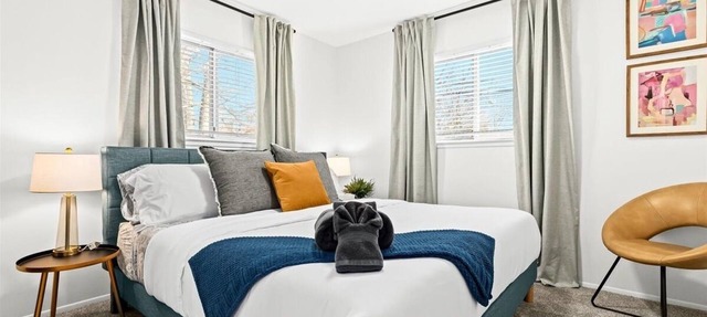 Bright and Stylish 2BR Home! Walk to Downtown/Near Freeways/Private Backyard