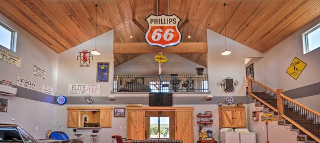 Canyon Barndominium with Hot Tub and Golf Cart!