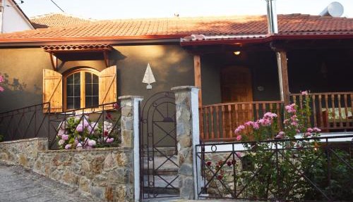 Capris Rustic Ηouse with Mountain View
