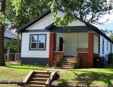 Carmie's 1920 bungalow on Main St
