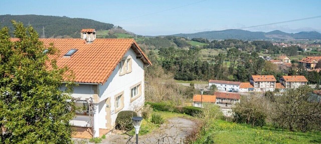 Casa con jardín en Gama
