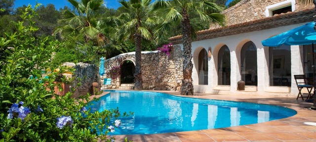 Casa Granada at Masia Nur, with private pool