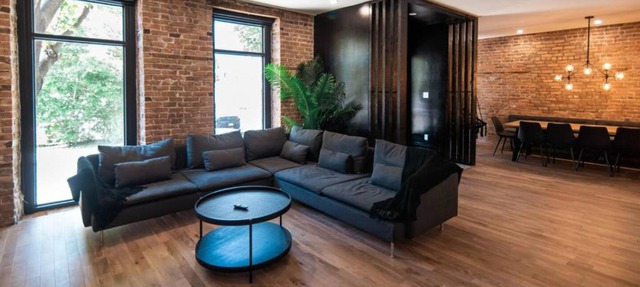 Château Deluxe/Vieux-Québec, Énorme Maison