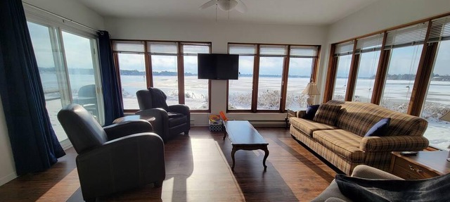 Chalet Blü- intime sur le lac avec spa et de nombreux équipements!