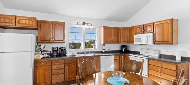 Charming 3-bedroom ranch with AC, WiFi in tranquil Moundsville