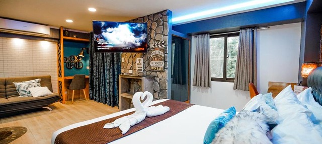 CLOCKWORKORANGE Luxury Studios with Netflix