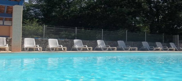 En Balazuc (pueblo clasificado): 4 p gite + piscina y río!