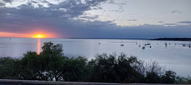 Santa Maria Corio 2BR Near Ferry Corporate Home with Breakfast