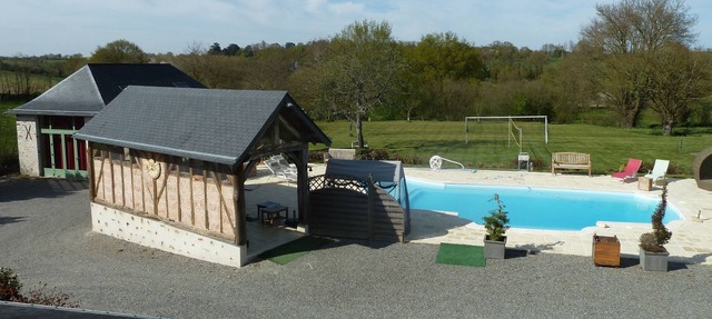 Cabaña 5 personas con piscina y posibilidad de albergue para 4 personas y sala de recepción