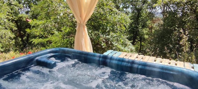 Cottage romantique, son jacuzzi privatif, piscine