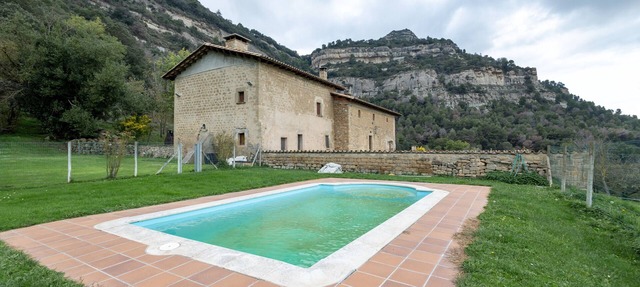 Casa rural 'Mas Vinyoles' con vistas a la montaña, piscina privada y Wi-Fi