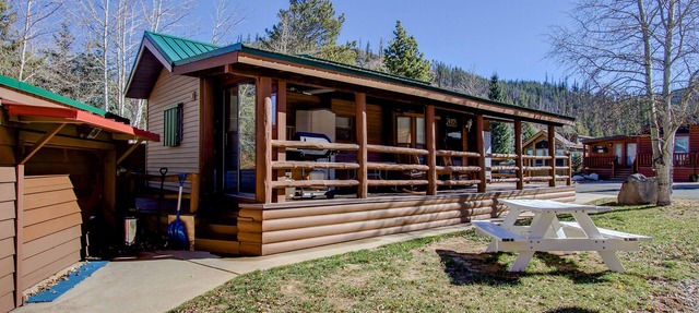 1 dormitorio, 1 baño con altillo, piscina comunitaria cubierta climatizada, jacuzzis, sala de juegos, gimnasio