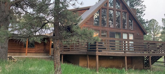 Chalet con encanto cerca de la zona de esquí! Grandes vistas, precios razonables!