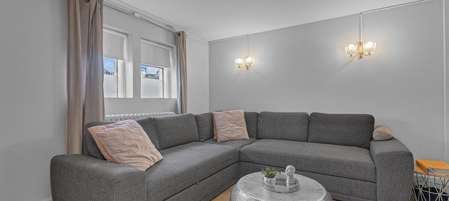 Cozy Downtown Keflavík Apartment - 5min to airport