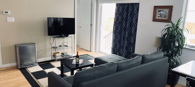 Cozy guest suite close to downtown and pet friendly.