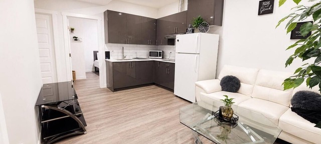 Cozy & Modern Basement Suite-Minutes away from Chestermere Lake!