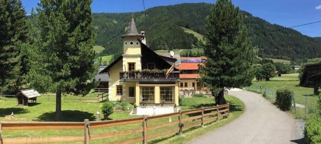 Cozy vacation apartment with mountain views and natural idyll in Gnesau